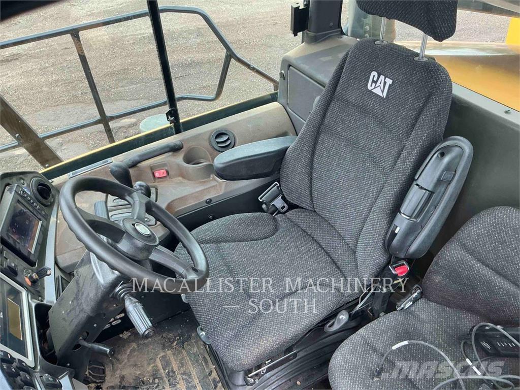 CAT 745C 鉸接式起吊車