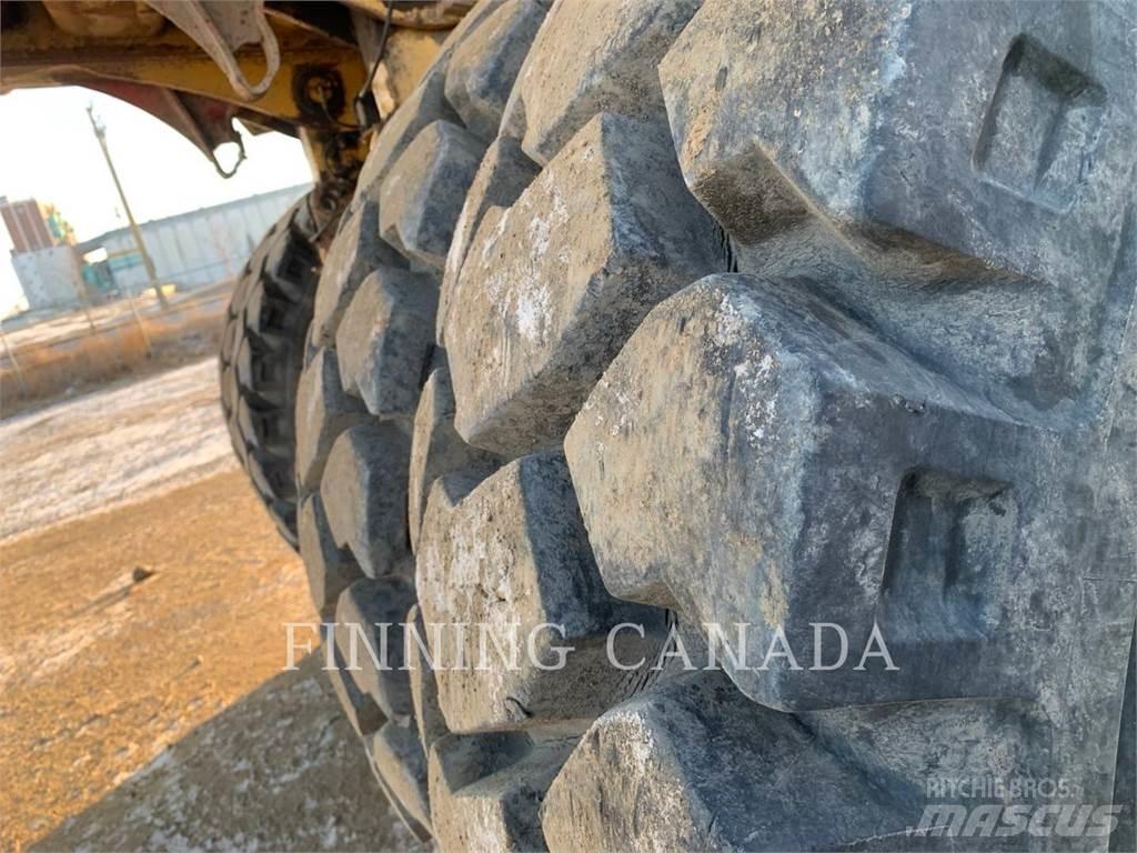 CAT 772 鉸接式起吊車