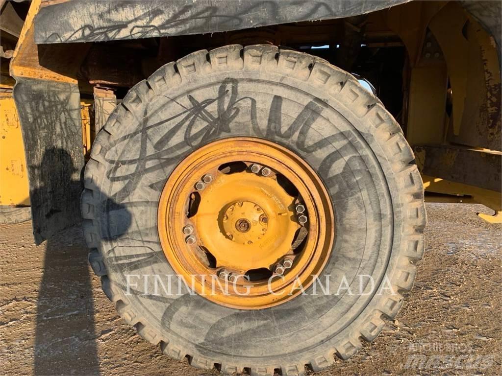 CAT 772 鉸接式起吊車