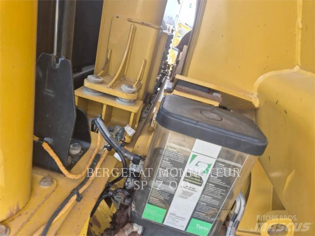 CAT 772G 鉸接式起吊車