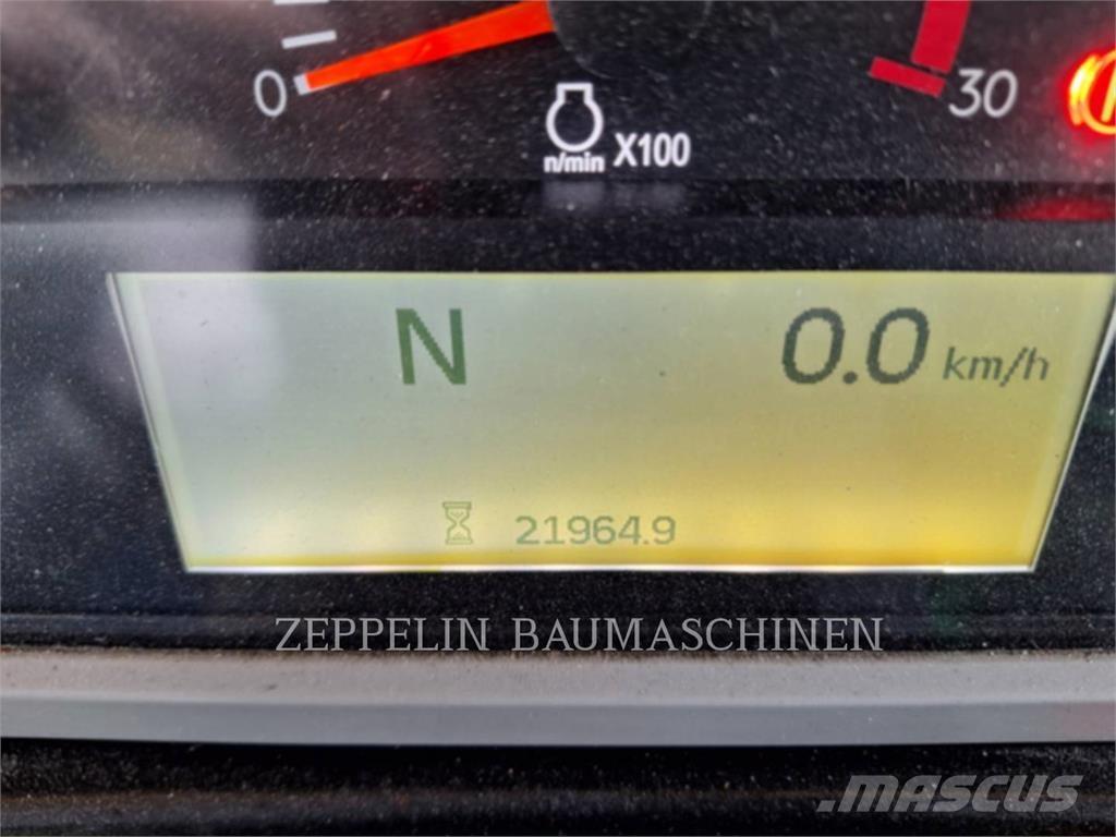 CAT 772G 鉸接式起吊車