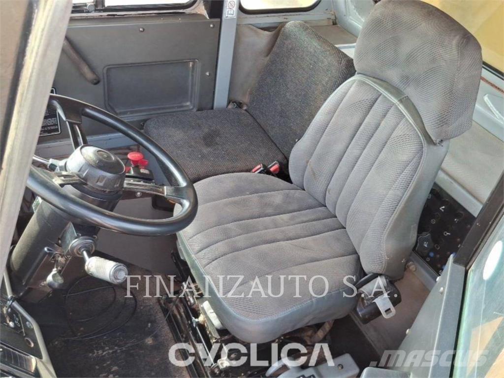 CAT 773E 鉸接式起吊車