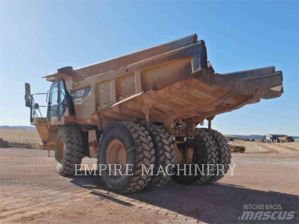 CAT 773F 鉸接式起吊車