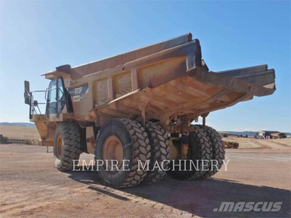 CAT 773F 鉸接式起吊車