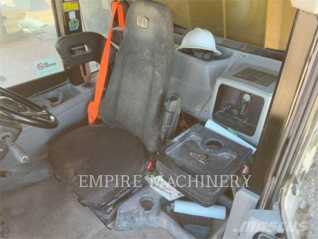CAT 773F 鉸接式起吊車