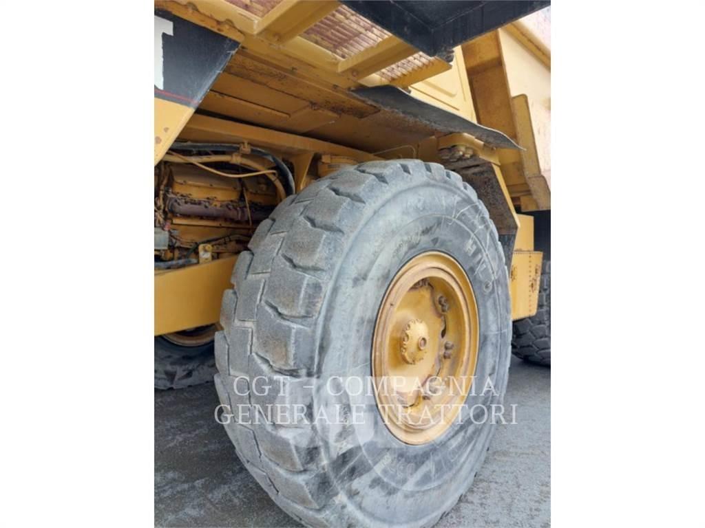 CAT 775B 鉸接式起吊車