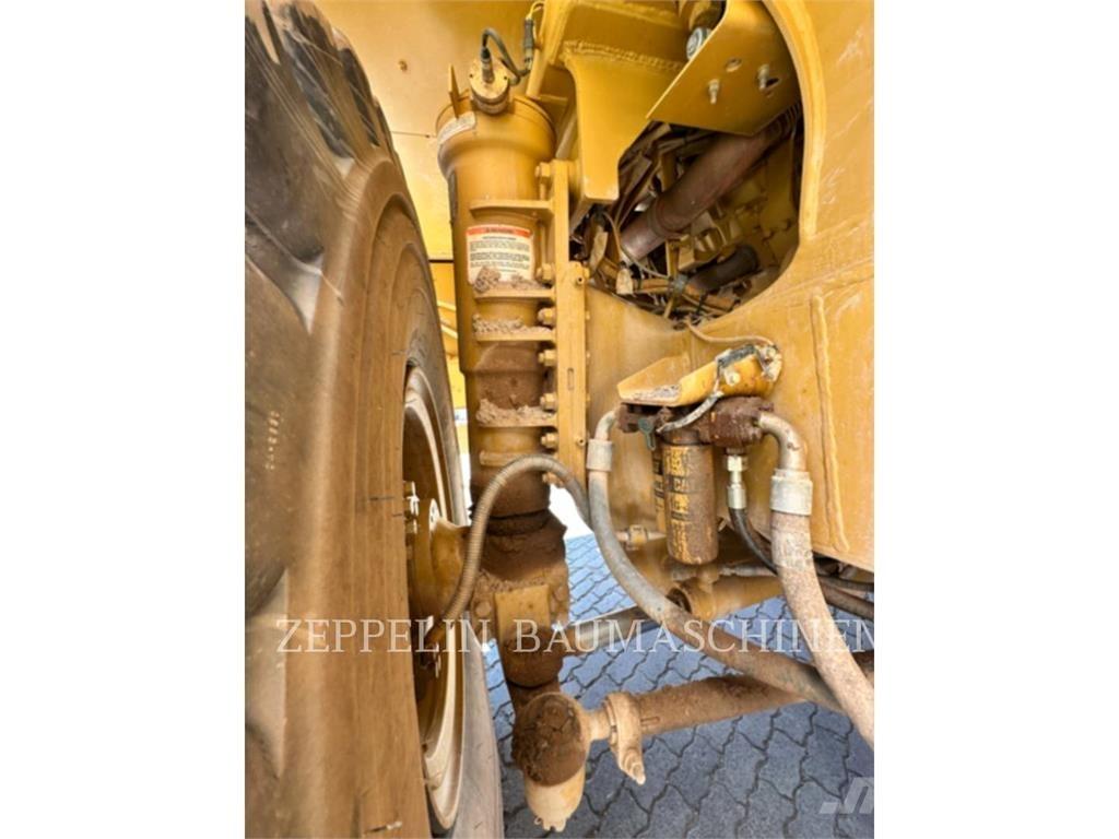 CAT 775E 鉸接式起吊車