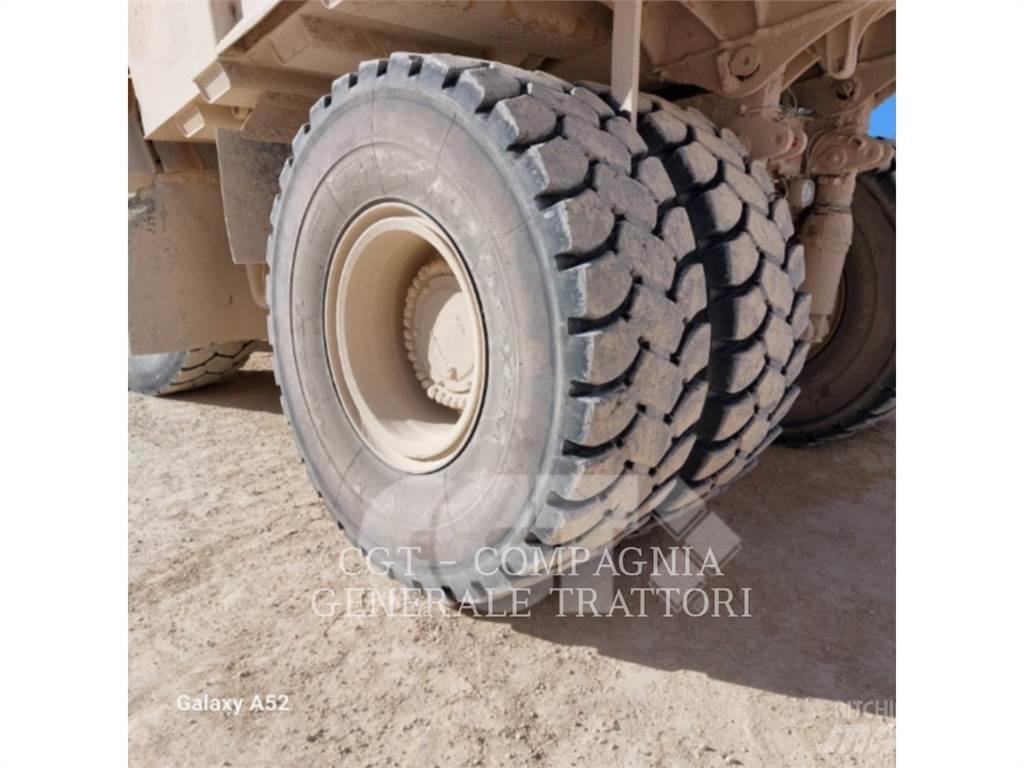CAT 775F 鉸接式起吊車