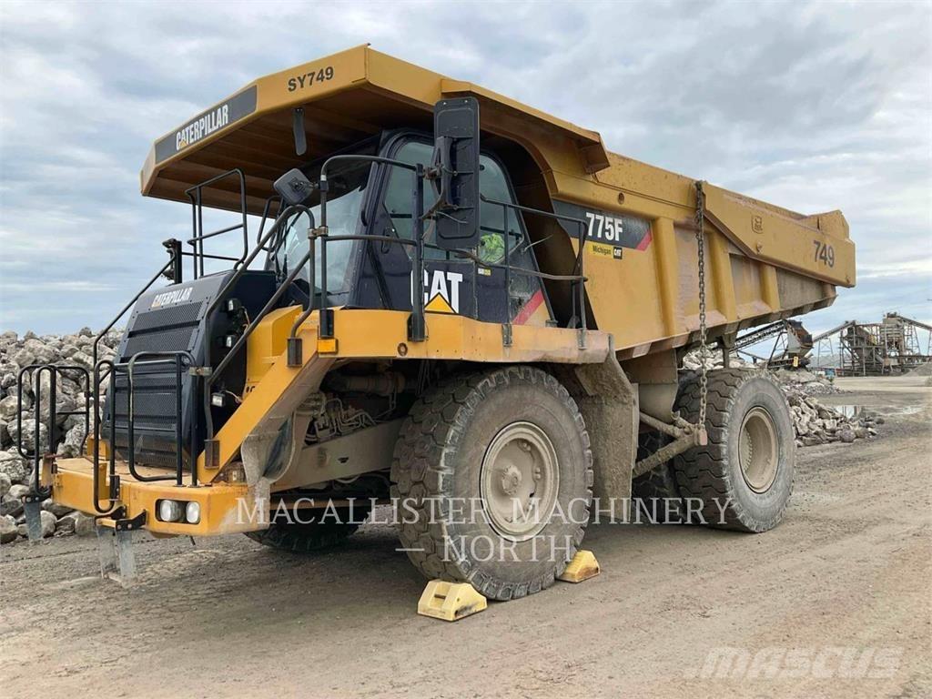 CAT 775F 鉸接式起吊車