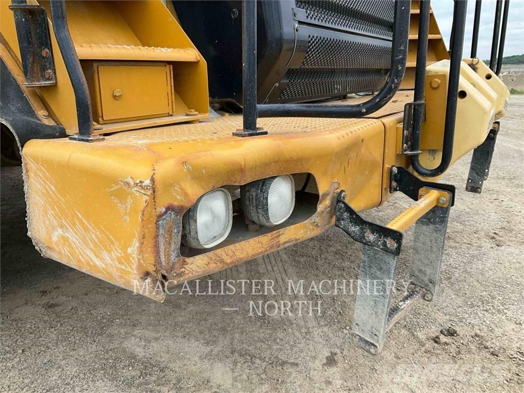 CAT 775F 鉸接式起吊車