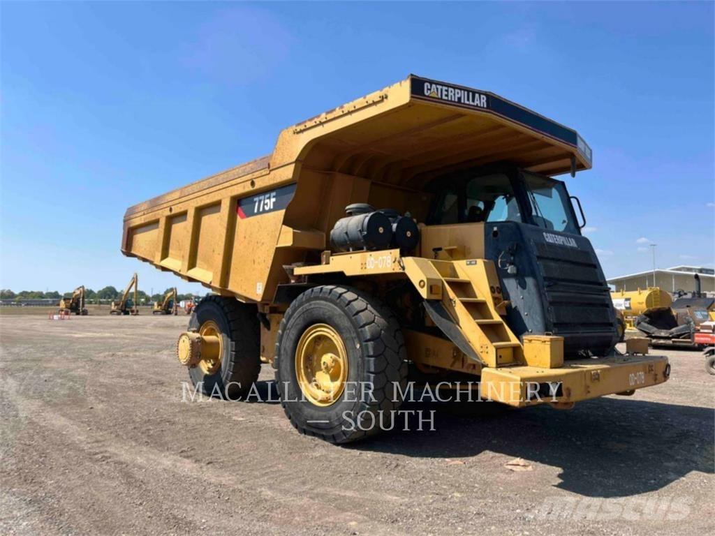 CAT 775F 鉸接式起吊車