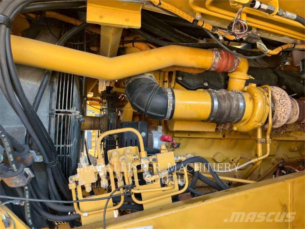 CAT 775F 鉸接式起吊車
