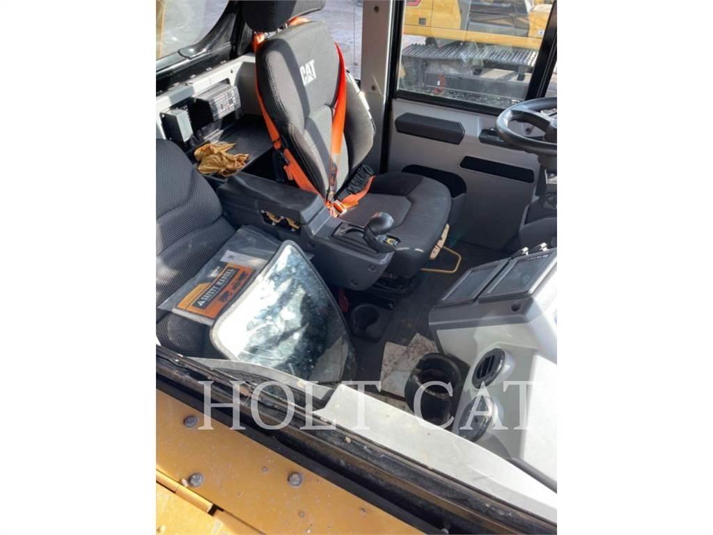 CAT 775G 鉸接式起吊車