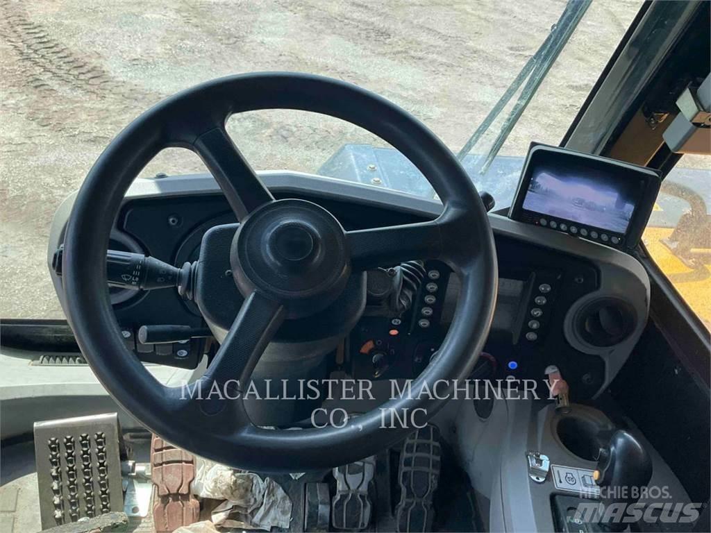 CAT 775G 鉸接式起吊車