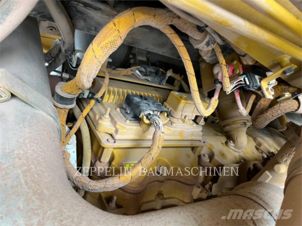 CAT 775G 鉸接式起吊車