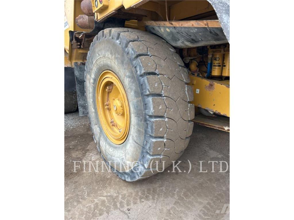 CAT 775G 鉸接式起吊車
