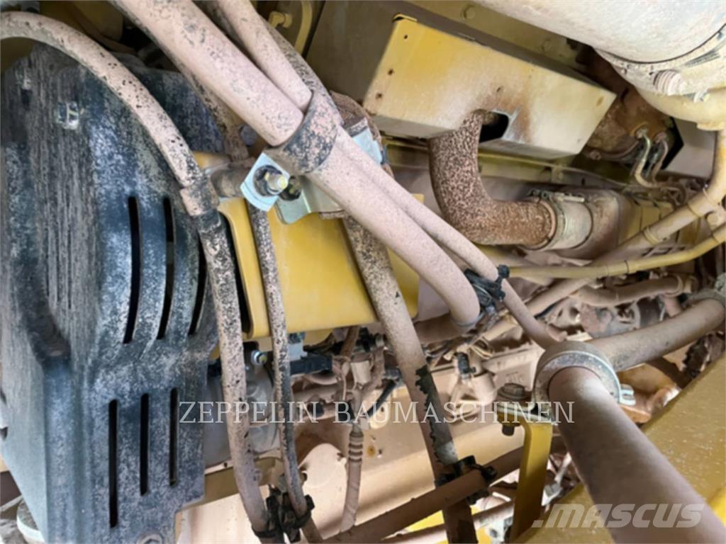 CAT 775G 鉸接式起吊車