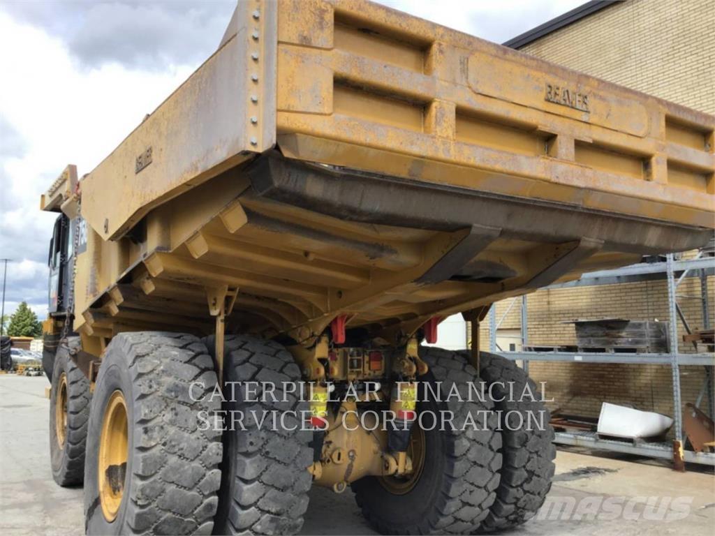 CAT 775G 鉸接式起吊車
