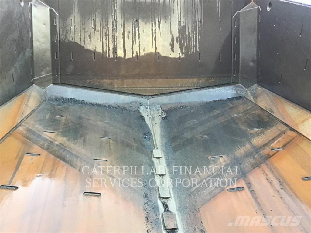 CAT 775G 鉸接式起吊車