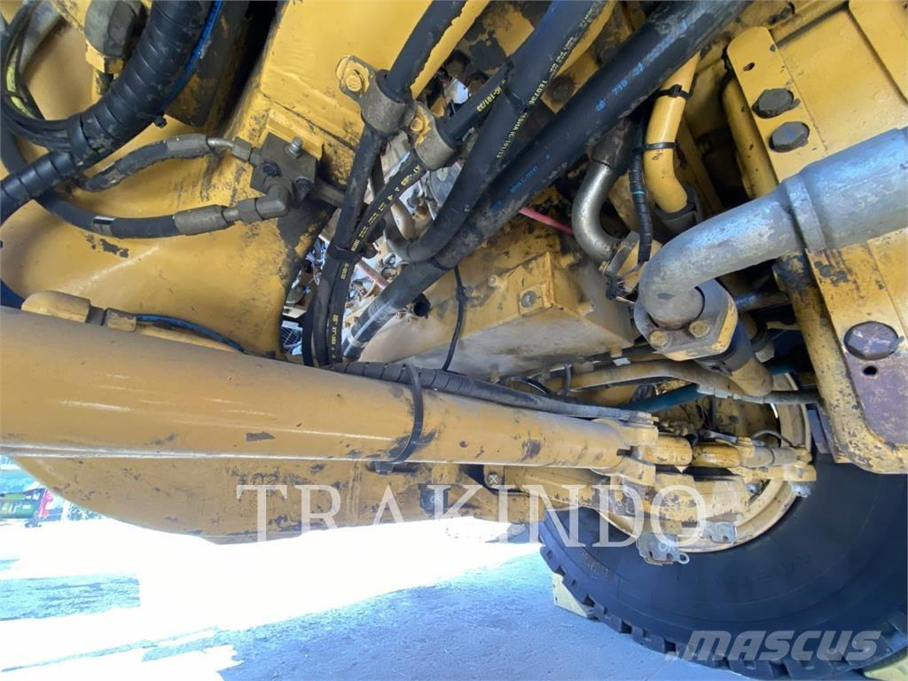 CAT 777E 鉸接式起吊車