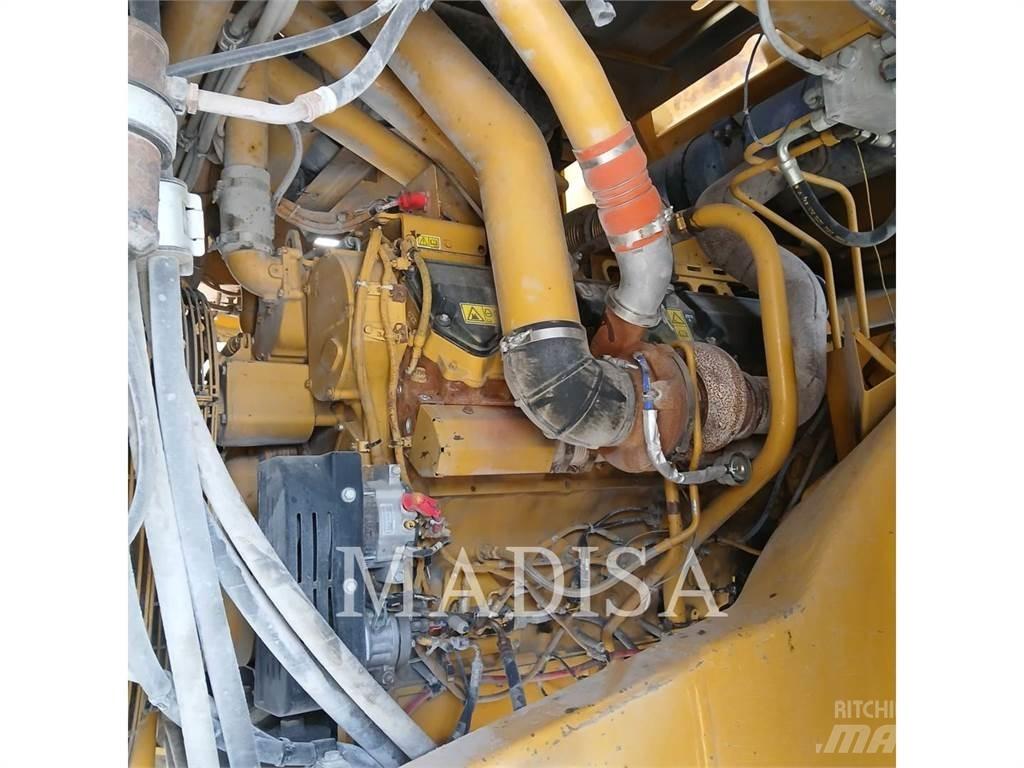 CAT 777F 鉸接式起吊車