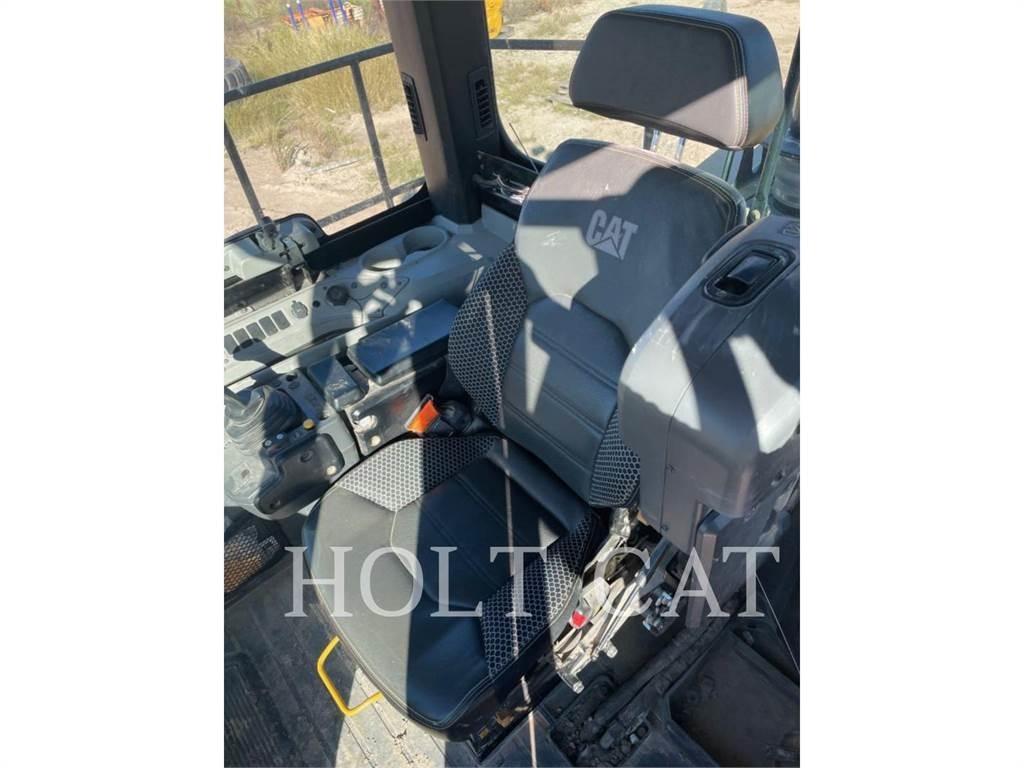 CAT 815 土壤壓實機