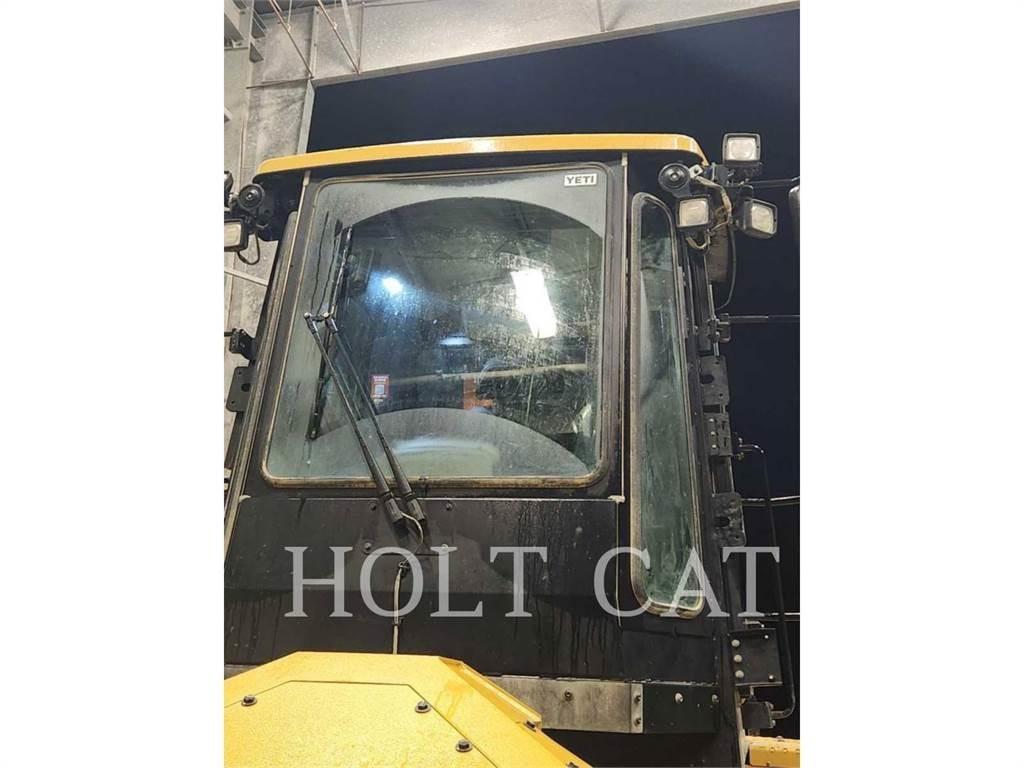 CAT 815 土壤壓實機