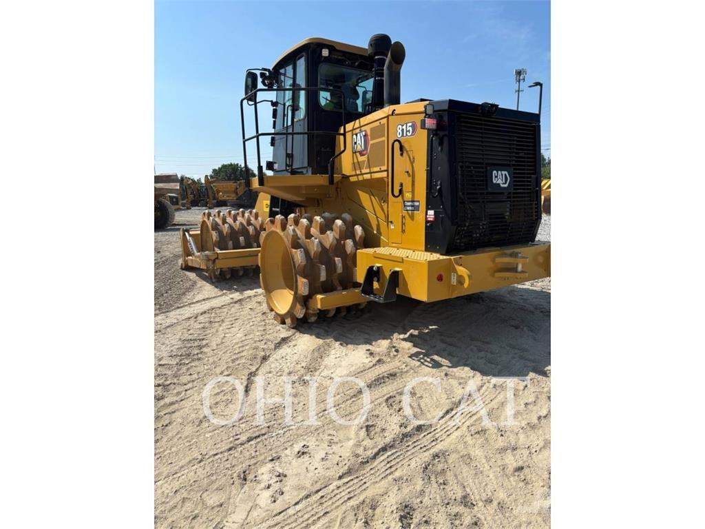 CAT 815 土壤壓實機