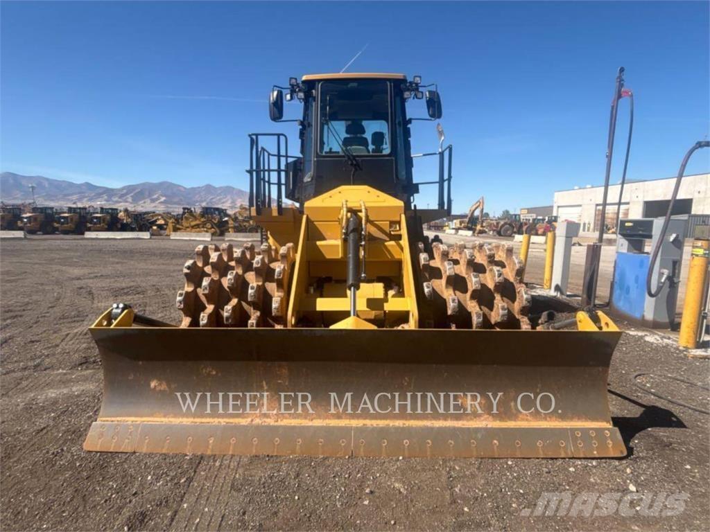 CAT 815 複合式滾壓機