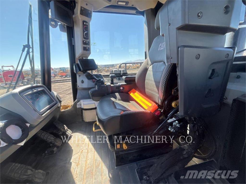 CAT 815 複合式滾壓機