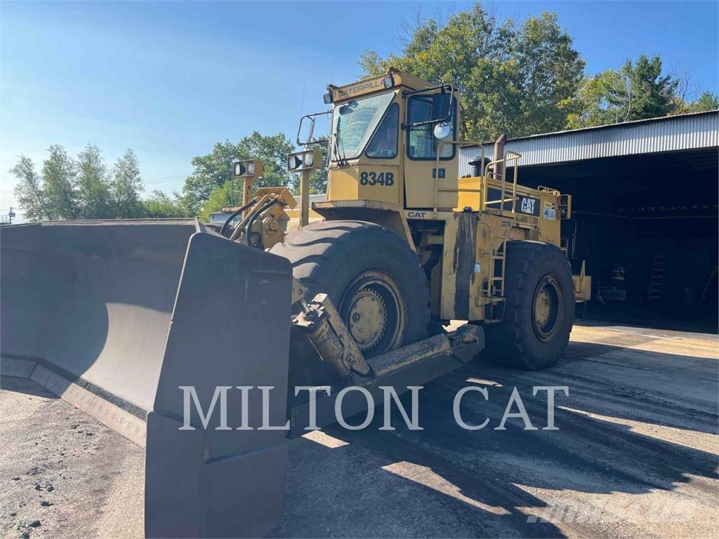 CAT 834B 輪式推土機