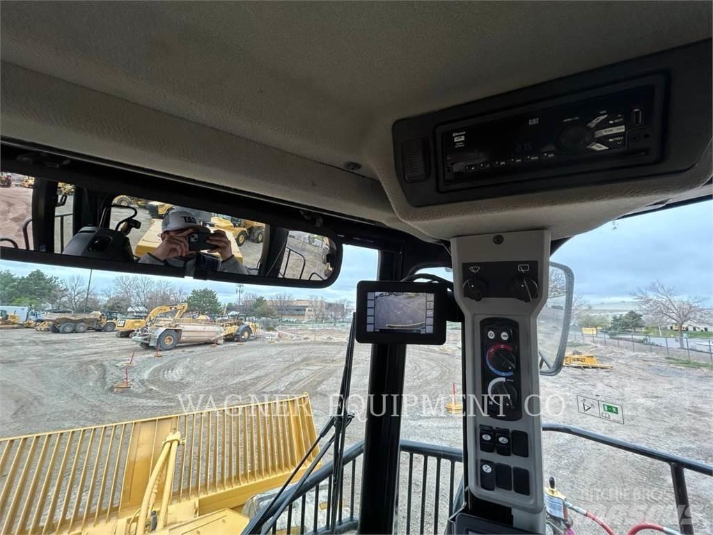 CAT 836K 輪胎式裝載機