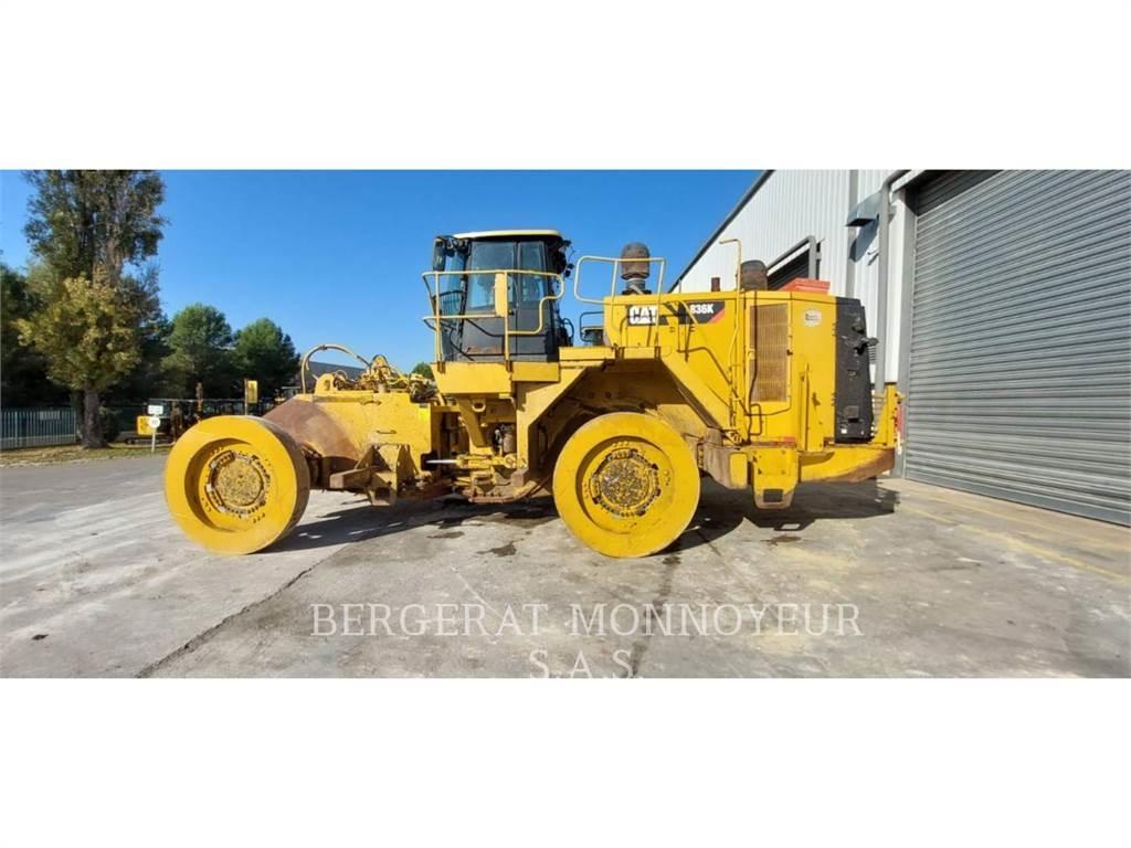 CAT 836K 輪式推土機