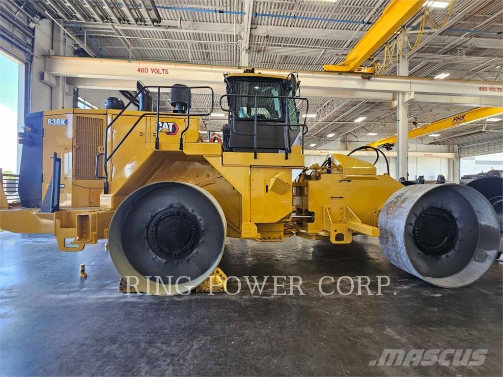CAT 836K 土壤壓實機