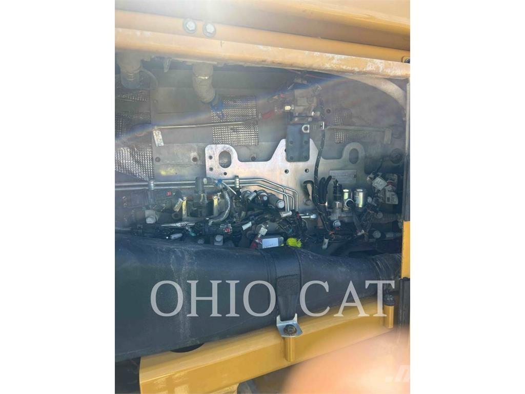 CAT 836K 輪式推土機