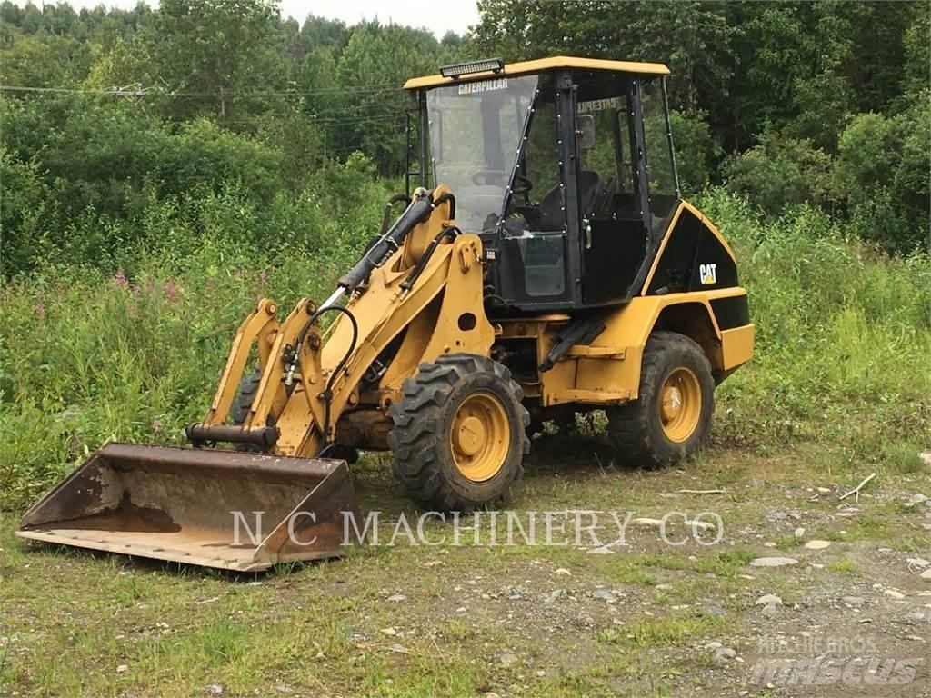 CAT 902 輪胎式裝載機