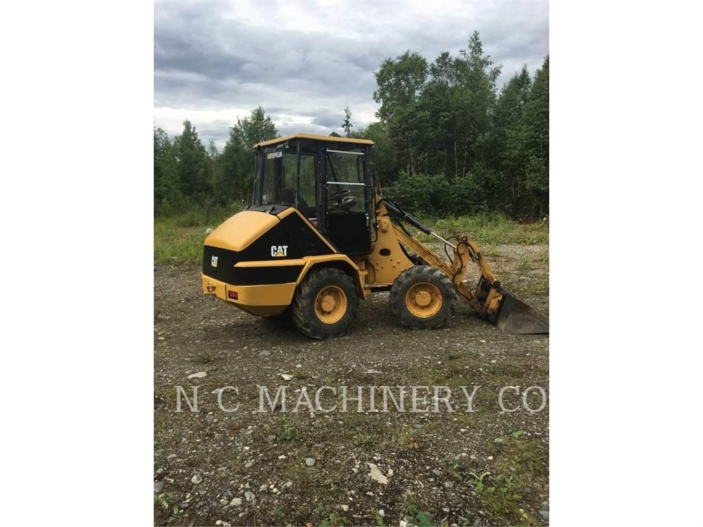 CAT 902 輪胎式裝載機