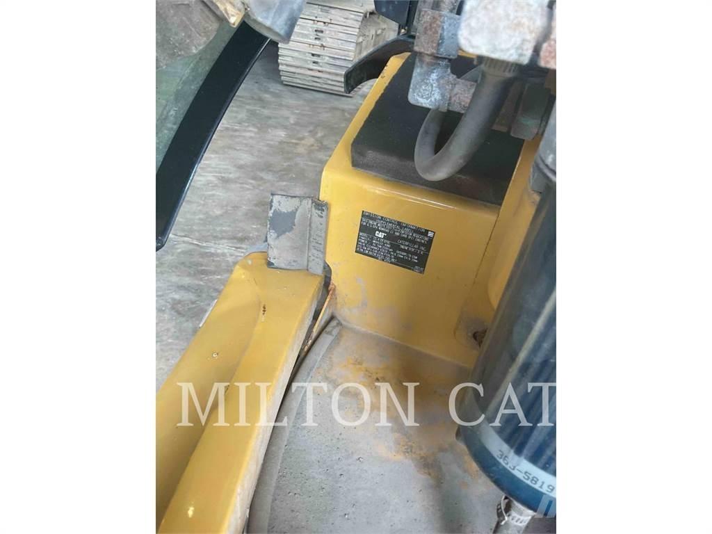 CAT 903D 輪胎式裝載機