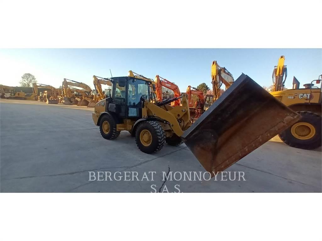 CAT 906 輪胎式裝載機