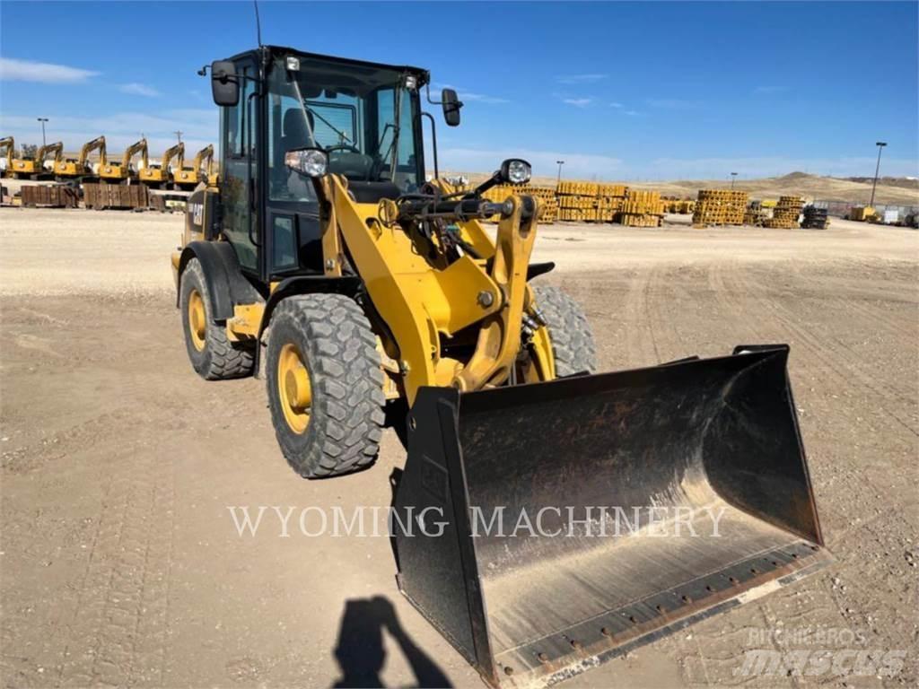 CAT 906M 輪胎式裝載機