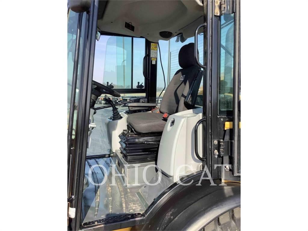 CAT 906M 小型裝載機