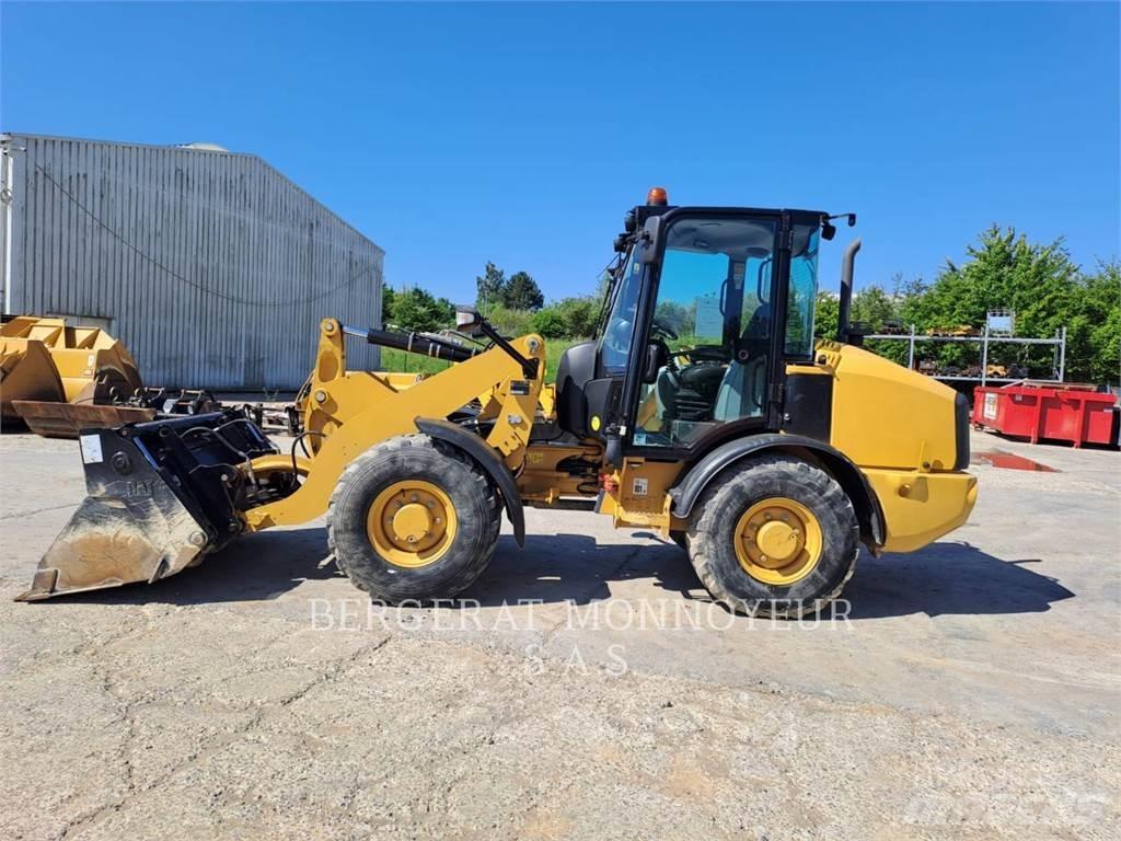CAT 906M 輪胎式裝載機