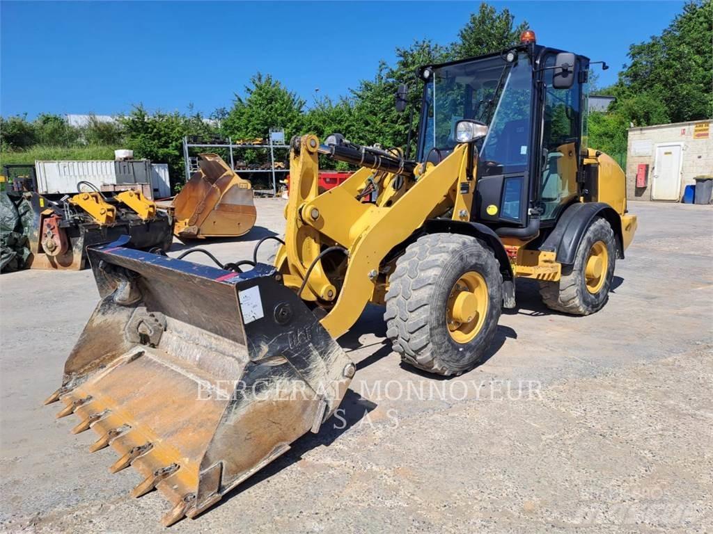 CAT 906M 輪胎式裝載機