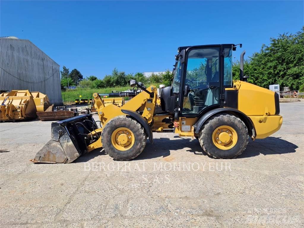 CAT 906M 輪胎式裝載機
