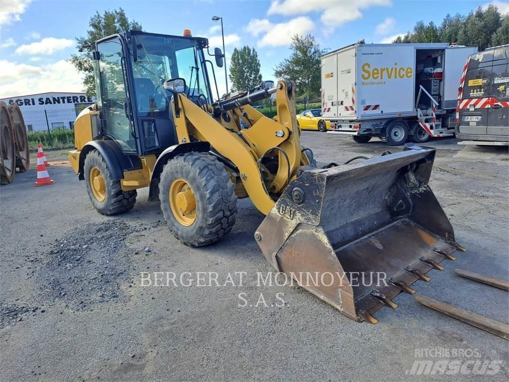 CAT 906M 輪胎式裝載機