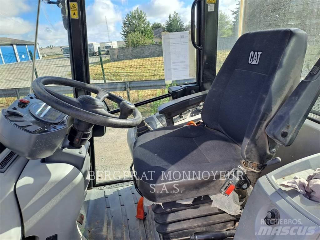 CAT 906M 輪胎式裝載機