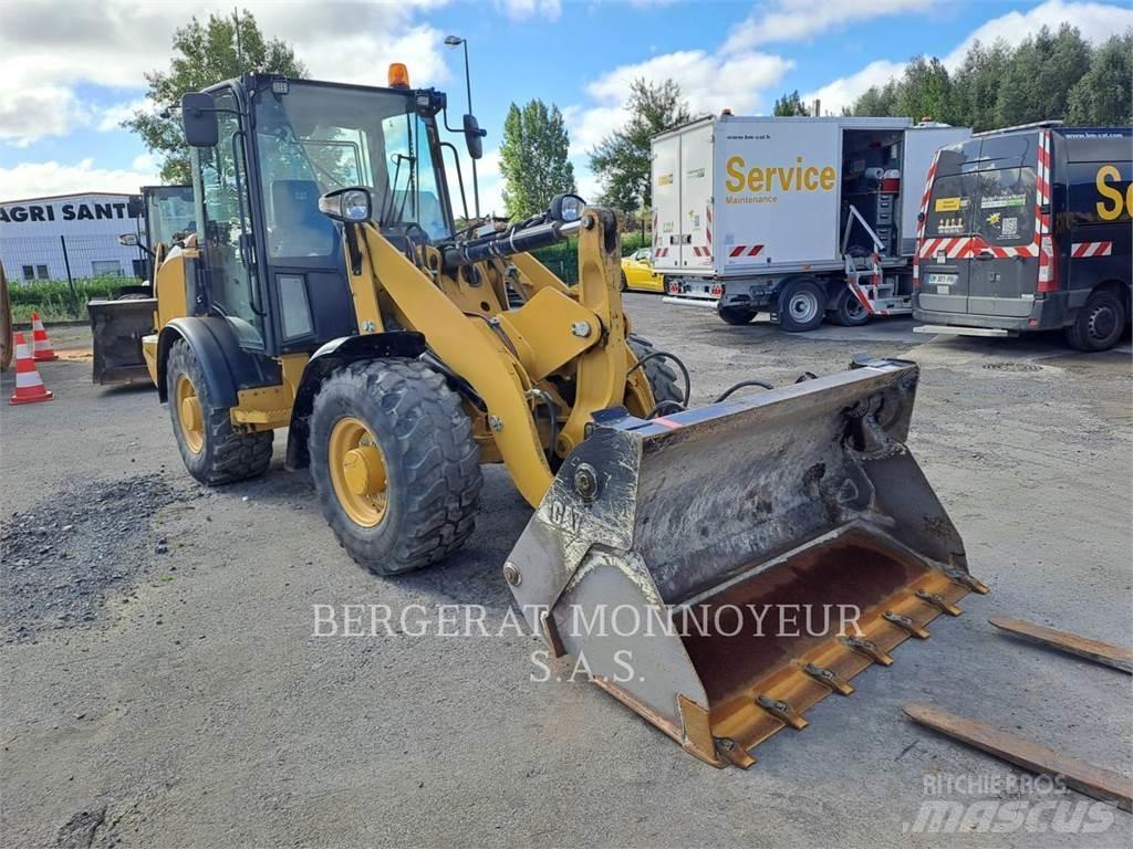 CAT 906M 輪胎式裝載機