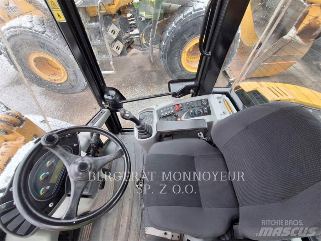 CAT 906M 輪胎式裝載機