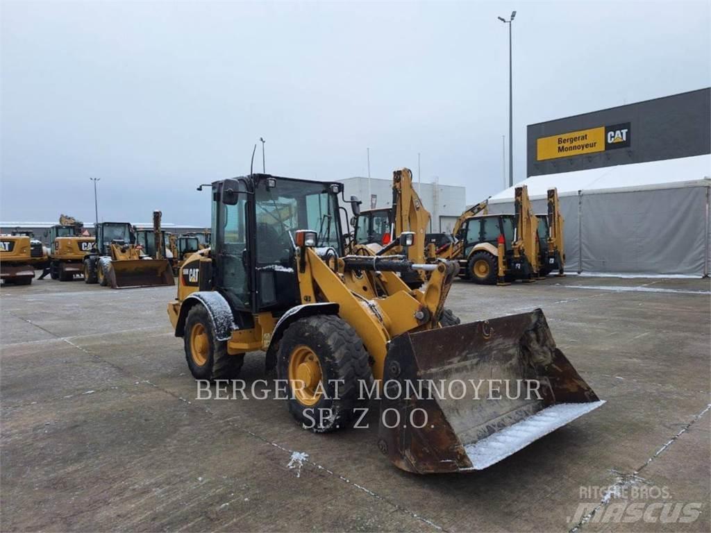 CAT 906M 輪胎式裝載機