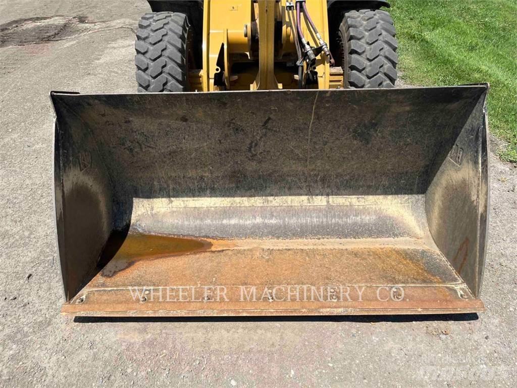 CAT 906M 輪胎式裝載機